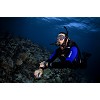 64 womanmanscubadiving lm img 9455